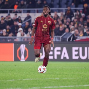 记者：罗马中场科内在与米兰比赛中肌肉拉伤，预计伤缺一个月